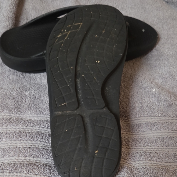 OOFOS Black and Silver Women's Sandals - Picture 5 of 5